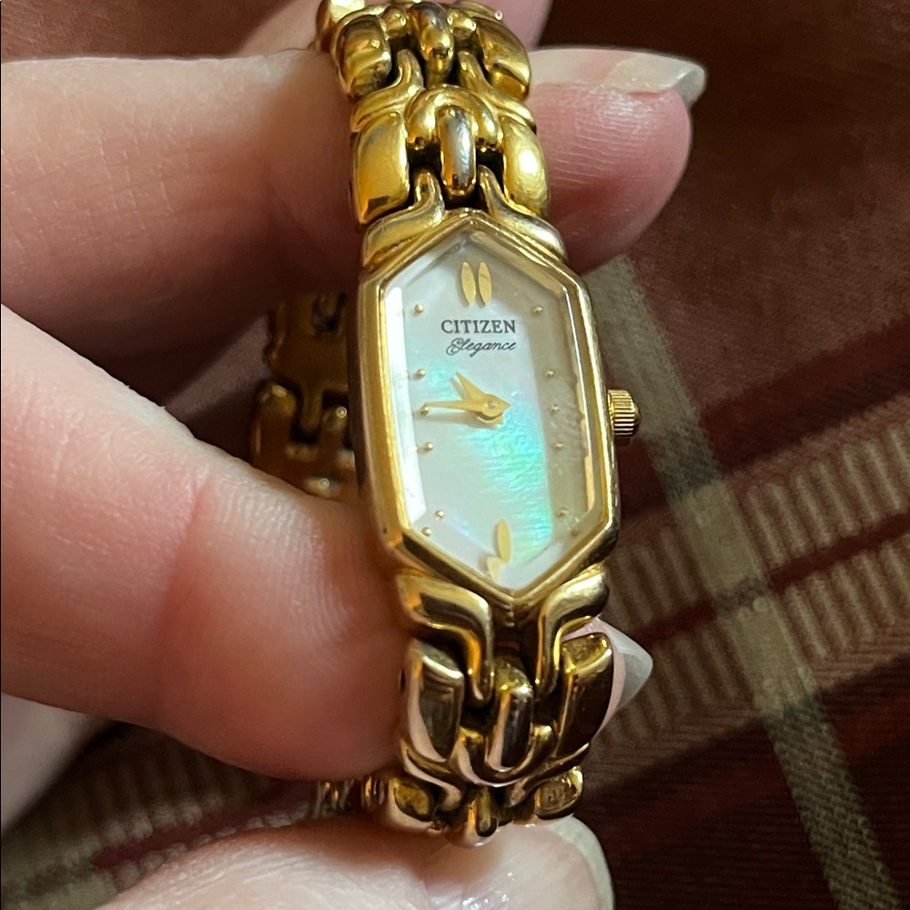 Rare Citizen Elegance Japan vintage 80s gold tone mother of pearl bracelet watch